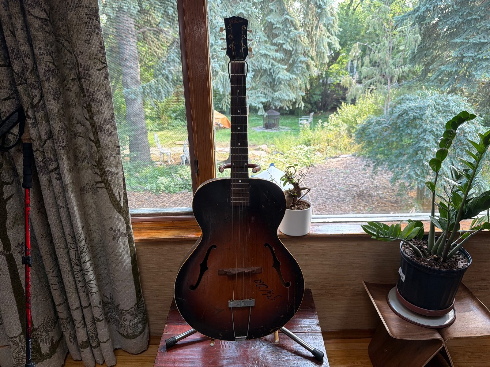 Early 1940s Gibson L-50 archtop guitar
